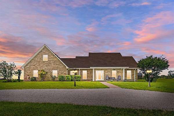 9.27 Acres of Land with Home for Sale in Glasgow, Kentucky