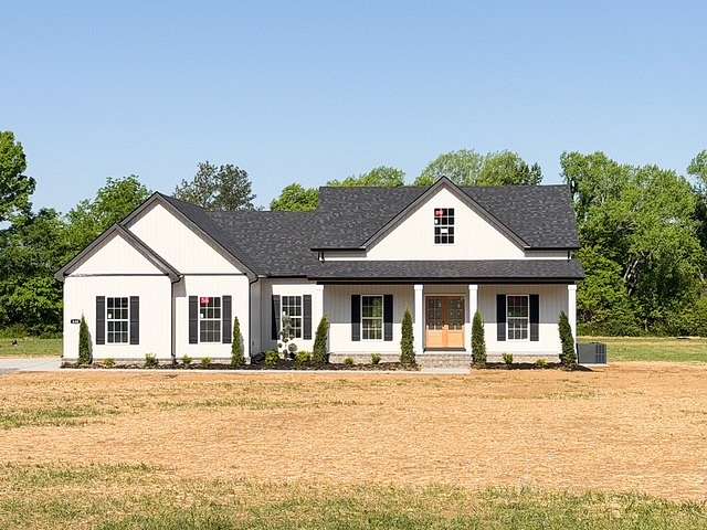 3.12 Acres of Land with Home for Sale in Shelbyville, Tennessee