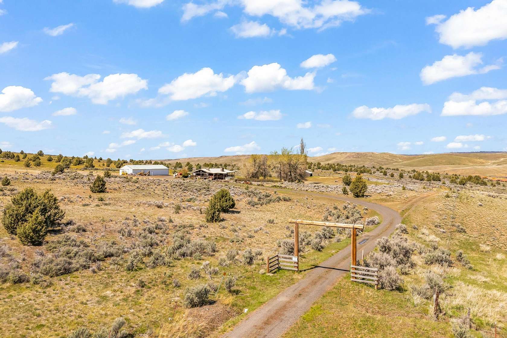 316 Acres of Land with Home for Sale in Paulina, Oregon