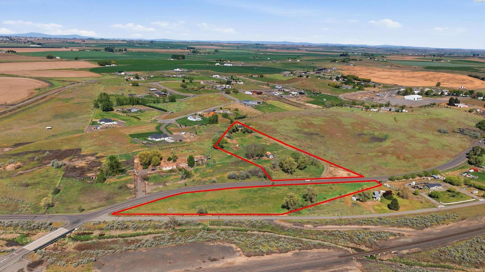 8.57 Acres of Land with Home for Sale in Eltopia, Washington