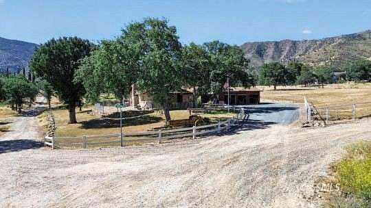 2.52 Acres of Land with Home for Sale in Lake Isabella, California