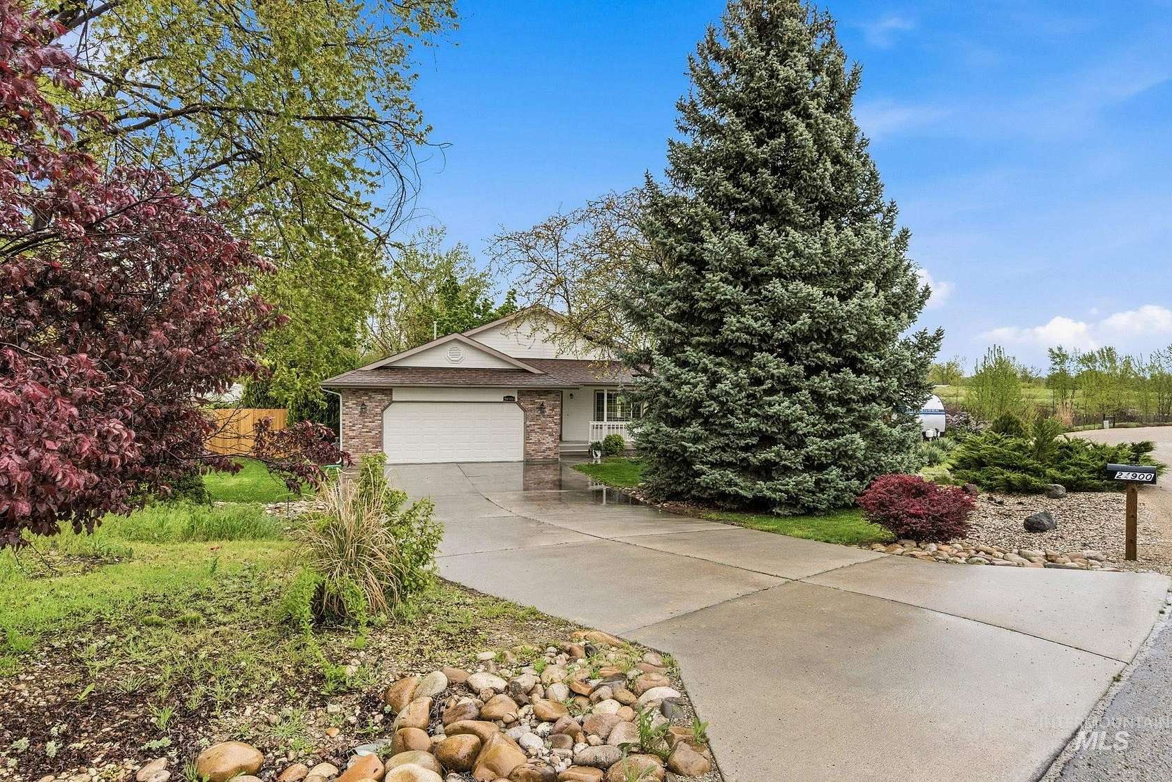 2.17 Acres of Land with Home for Sale in Caldwell, Idaho