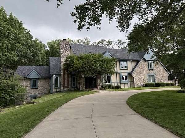1.86 Acres of Land with Home for Lease in Kansas City, Missouri