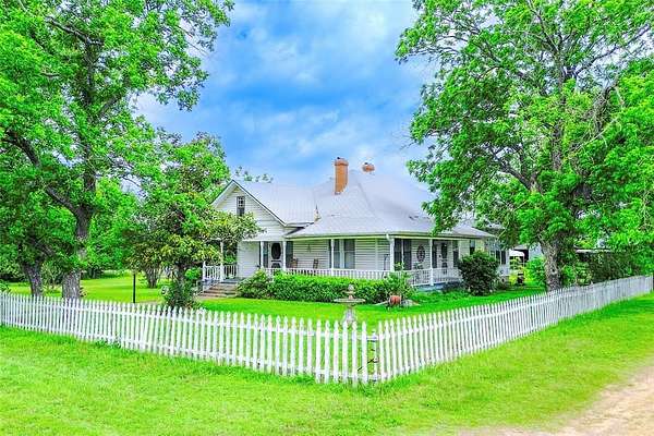 7.35 Acres of Land with Home for Sale in Waco, Texas