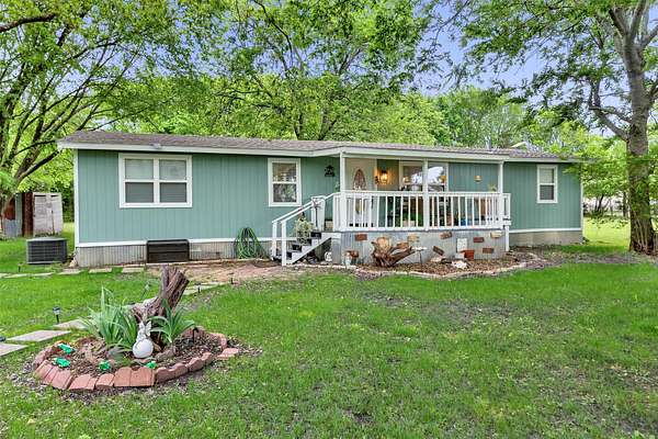 1.5 Acres of Land with Home for Sale in Blue Ridge, Texas