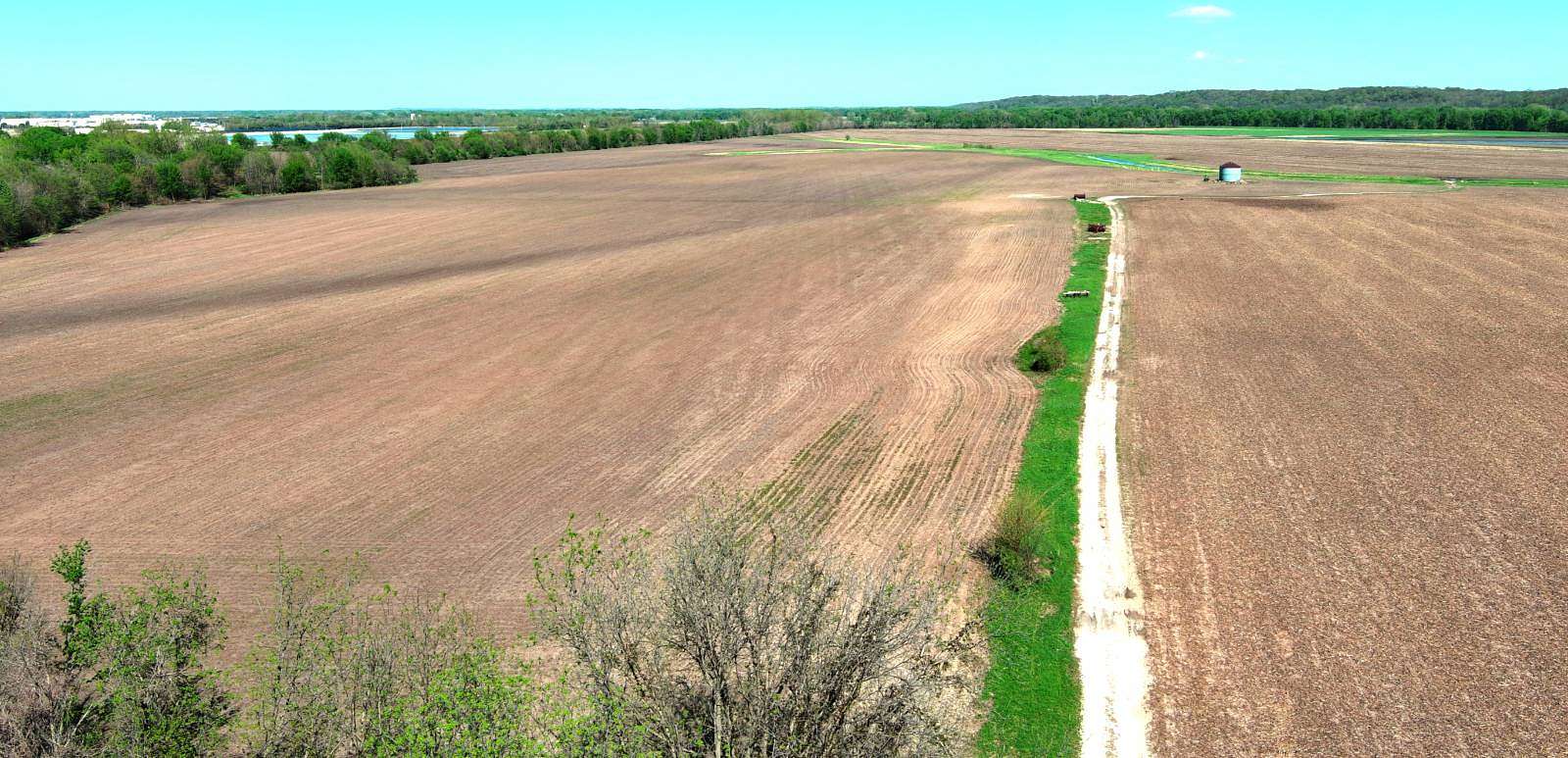 670 Acres of Land for Sale in Hillsdale, Illinois