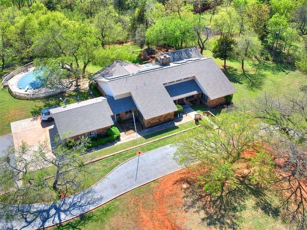 5 Acres of Land with Home for Sale in Piedmont, Oklahoma