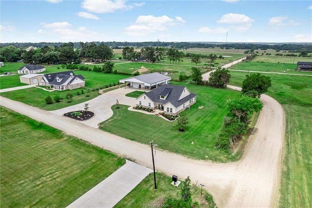 1.6 Acres of Land with Home for Sale in Franklin, Texas