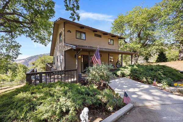 3.67 Acres of Land with Home for Sale in Tehachapi, California