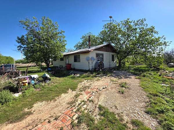 30 Acres of Land with Home for Sale in Sweetwater, Texas