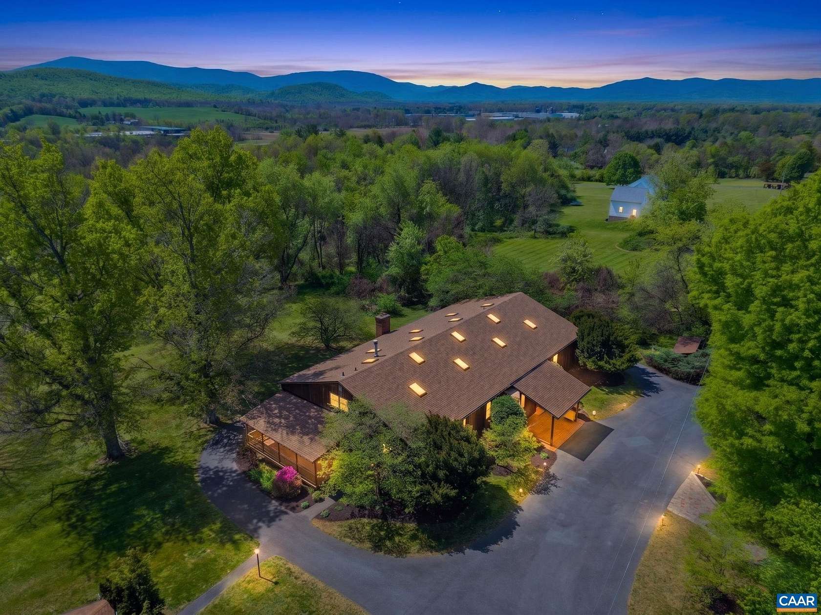 13.8 Acres of Land with Home for Sale in Waynesboro, Virginia