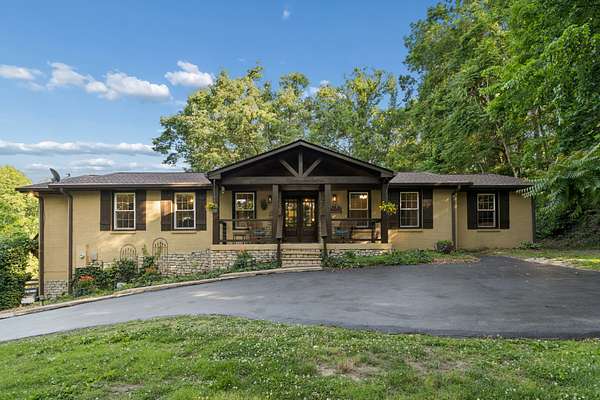 9.35 Acres of Land with Home for Sale in Franklin, Tennessee