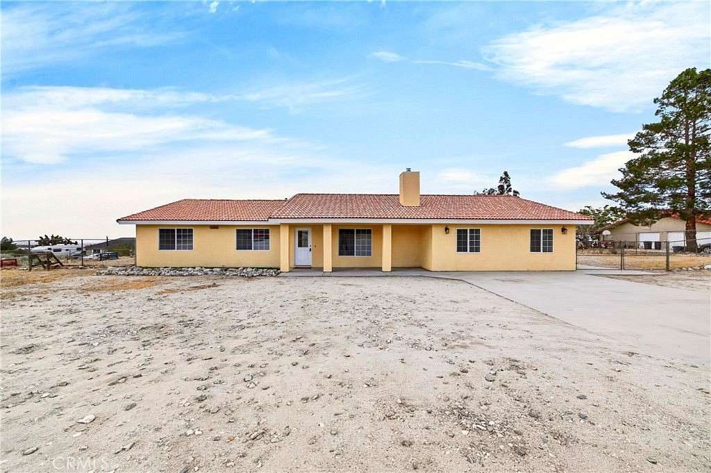 2.87 Acres of Land with Home for Sale in Piñon Hills, California