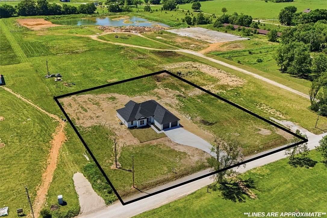 1.5 Acres of Land with Home for Sale in Fayetteville, Arkansas