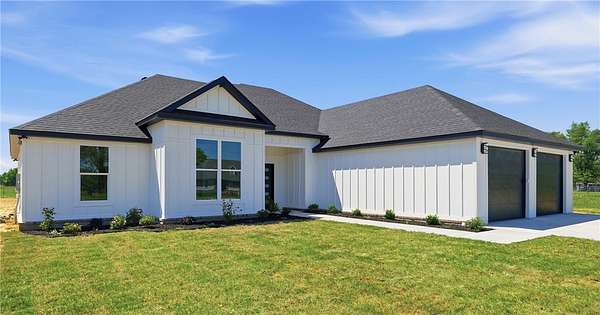 1.5 Acres of Land with Home for Sale in Fayetteville, Arkansas