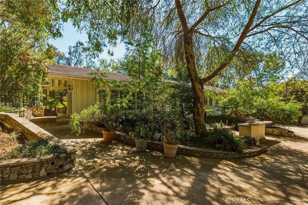 2 Acres of Land with Home for Sale in Rolling Hills, California
