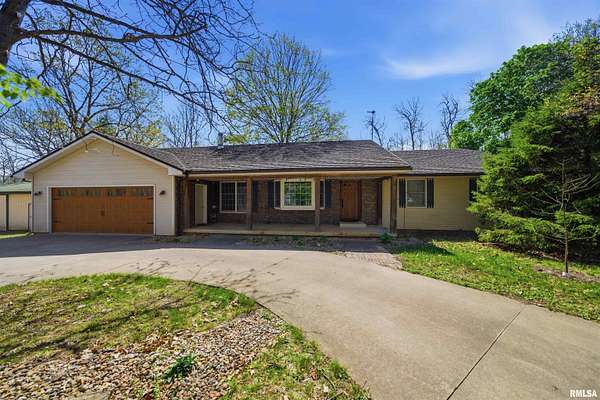 4.6 Acres of Land with Home for Sale in Metamora, Illinois