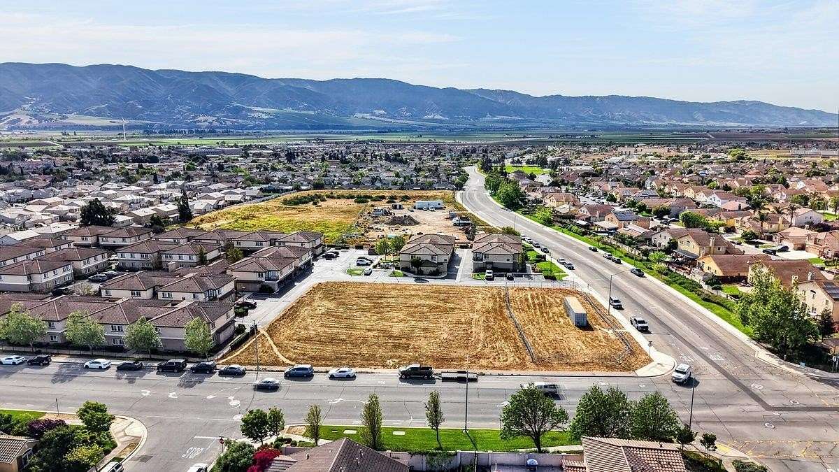 1 Acre of Residential Land for Sale in Soledad, California