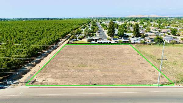 1.47 Acres of Commercial Land for Sale in Farmersville, California