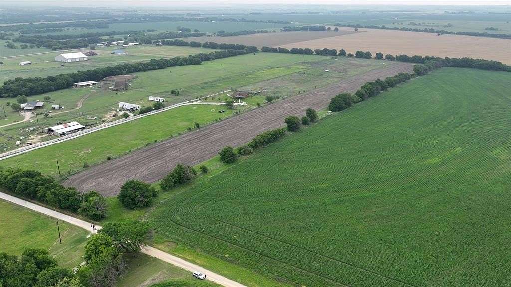 10 Acres of Residential Land for Sale in Hillsboro, Texas