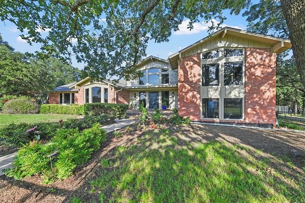 13.6 Acres of Land with Home for Sale in Decatur, Texas