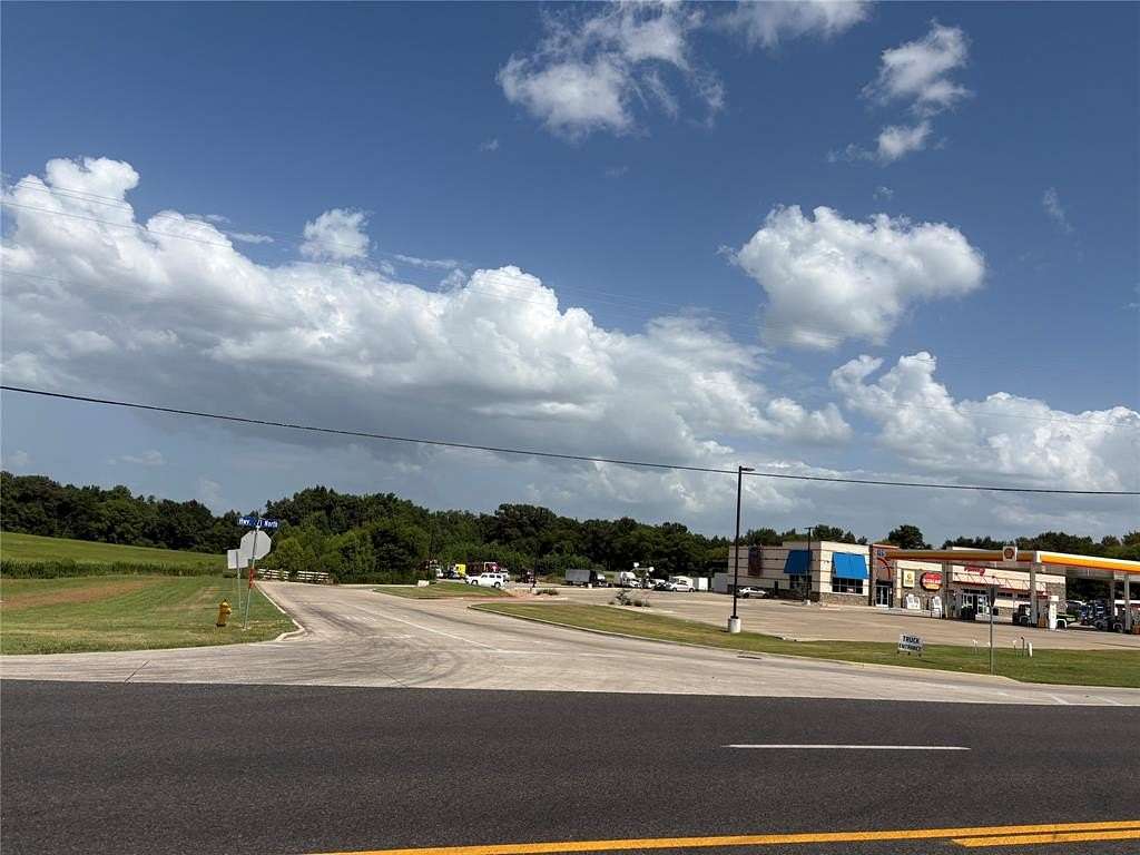 17.4 Acres of Mixed-Use Land for Sale in Pittsburg, Texas