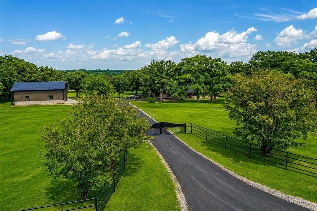 19 Acres of Land with Home for Sale in Grandview, Texas