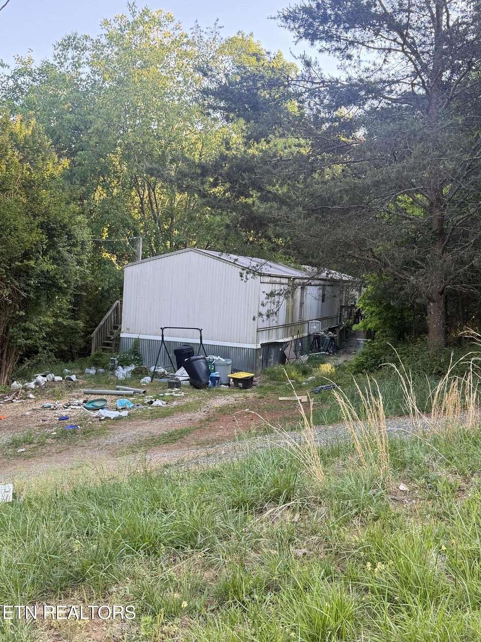 1.65 Acres of Land with Home for Sale in Harriman, Tennessee
