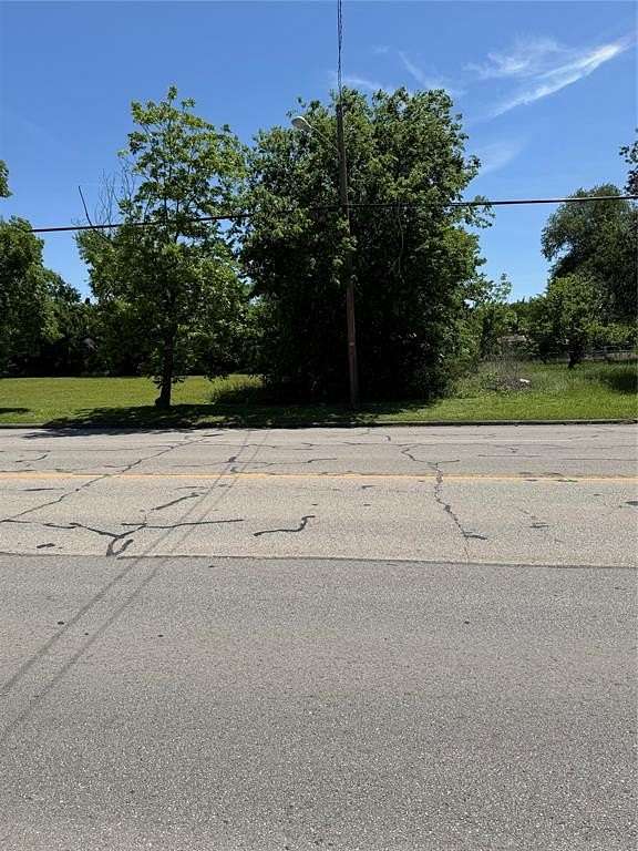 0.14 Acres of Mixed-Use Land for Sale in Corsicana, Texas