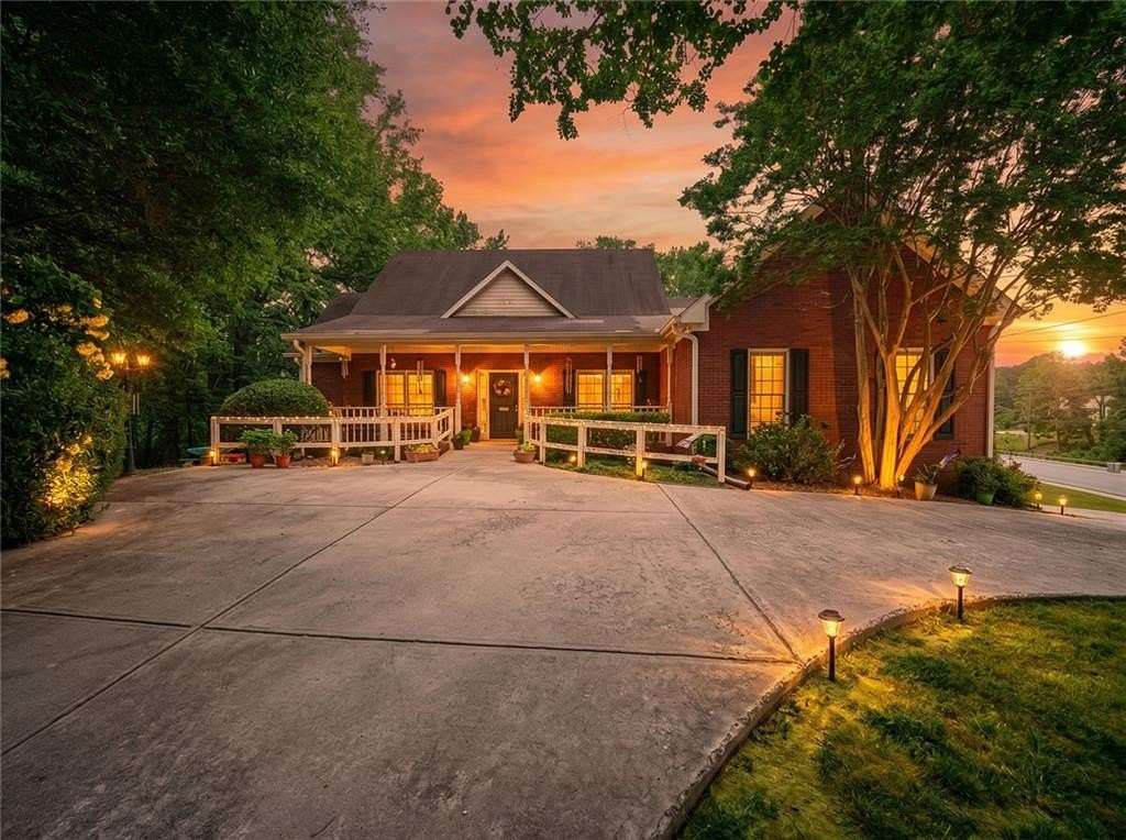 4 Acres of Improved Mixed-Use Land for Sale in Kennesaw, Georgia