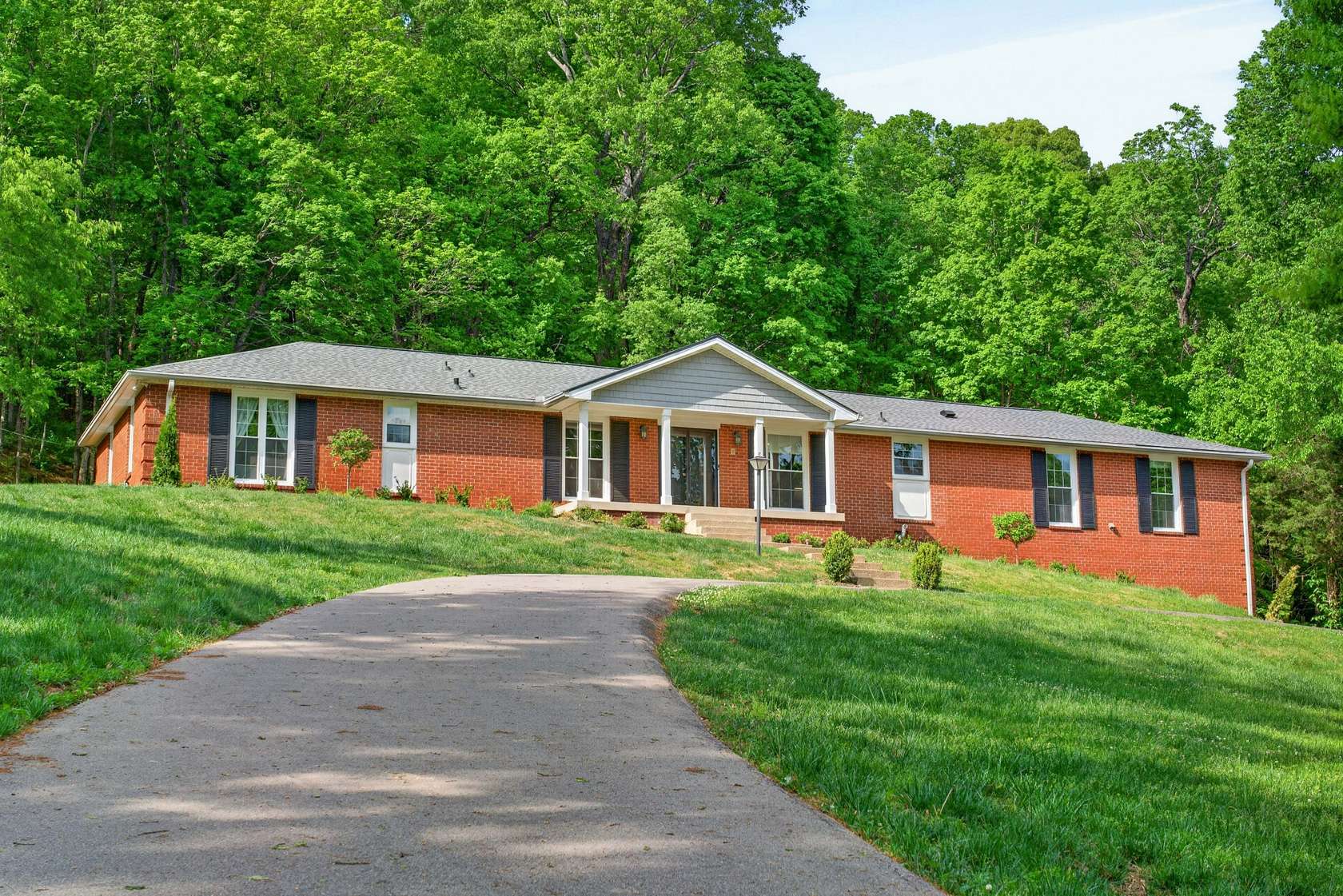 1.67 Acres of Land with Home for Sale in Nashville, Tennessee