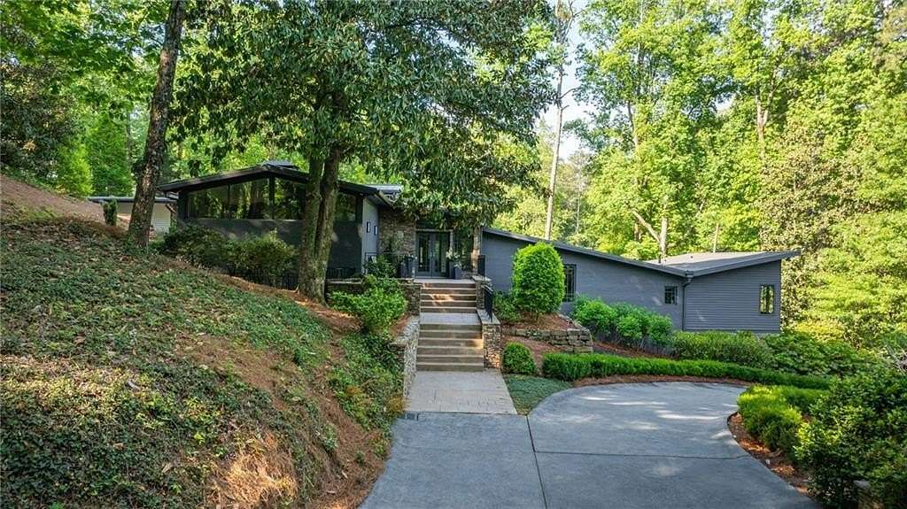 2 Acres of Land with Home for Sale in Atlanta, Georgia