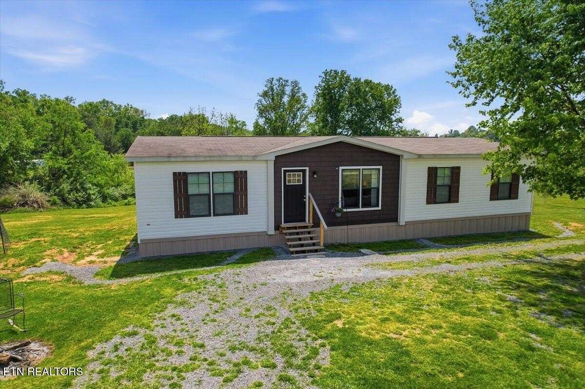 1.64 Acres of Land with Home for Sale in Speedwell, Tennessee