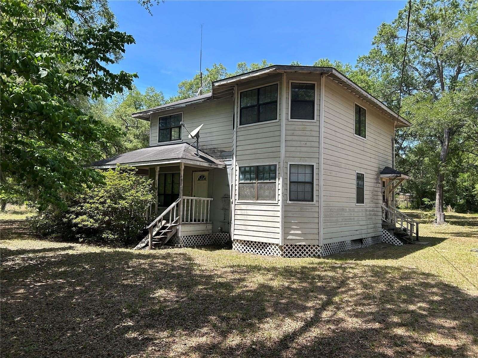 4.67 Acres of Land with Home for Sale in Morriston, Florida