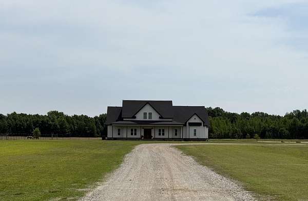 32 Acres of Land with Home for Sale in Jonesboro, Arkansas