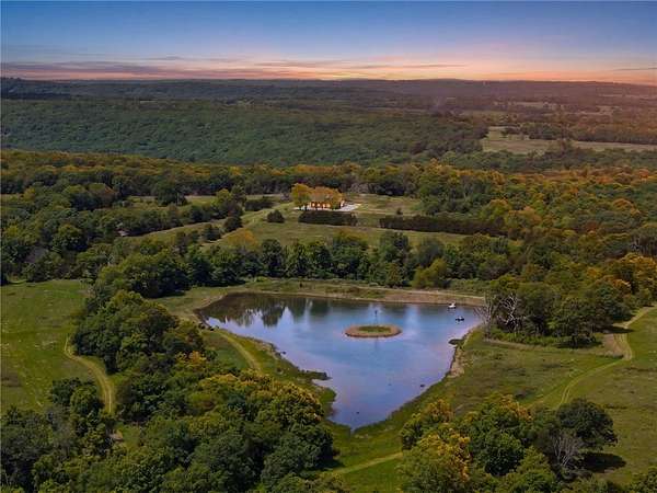 960 Acres of Land for Sale in Prairie Grove, Arkansas