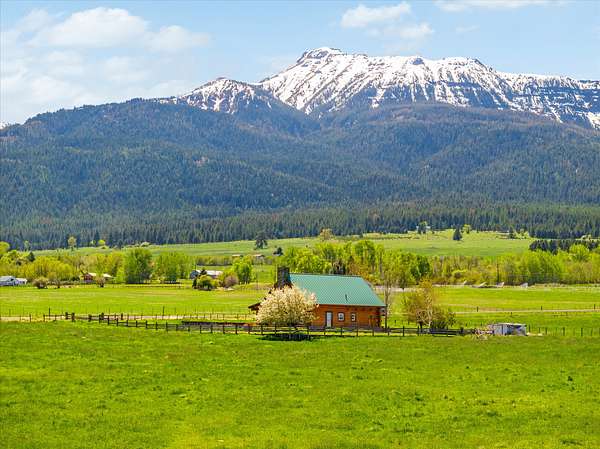 9 Acres of Improved Land for Sale in Enterprise, Oregon