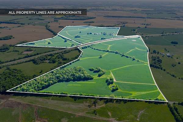 1,083 Acres of Agricultural Land with Home for Sale in Cadiz, Kentucky