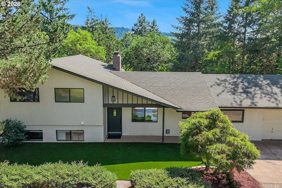 1.75 Acres of Land with Home for Sale in Gaston, Oregon