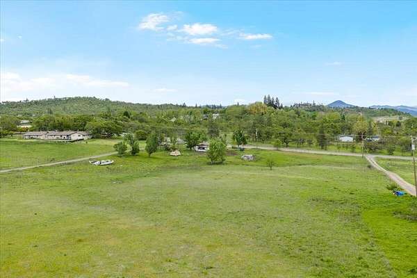 4.39 Acres of Land with Home for Sale in Eagle Point, Oregon