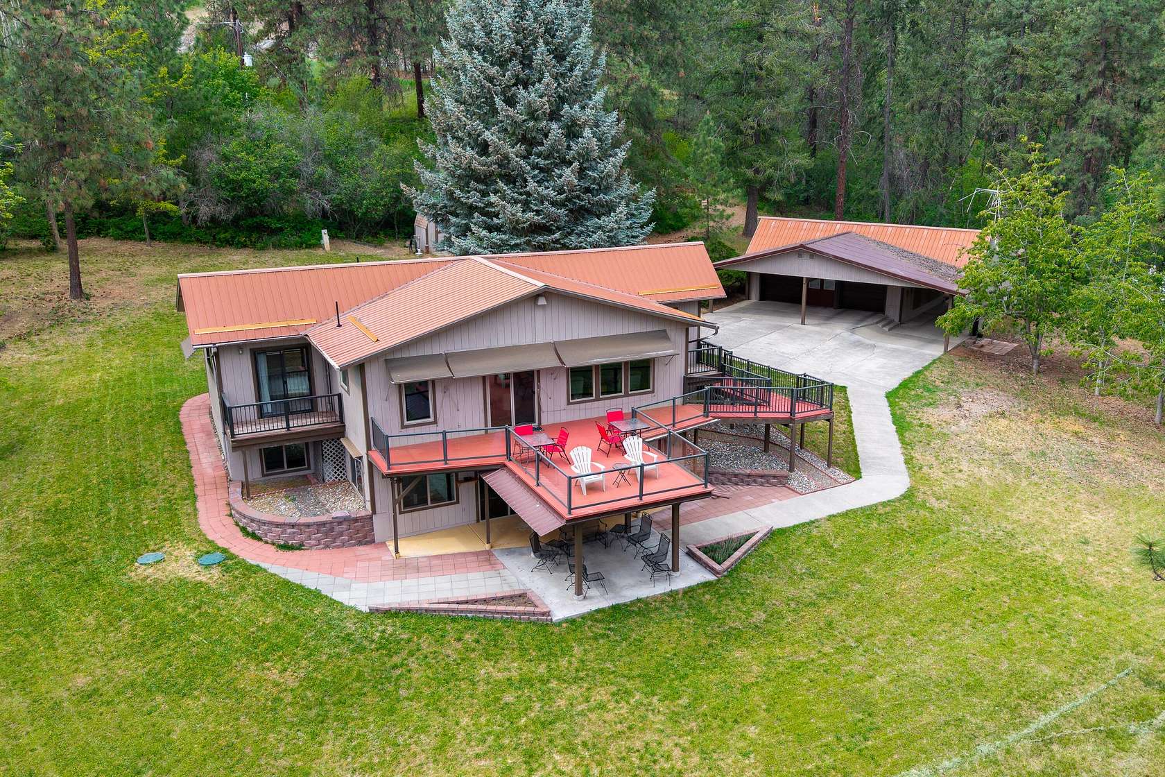 13.3 Acres of Land with Home for Sale in Kettle Falls, Washington