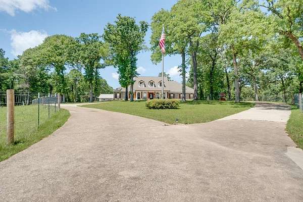 28 Acres of Agricultural Land with Home for Sale in Palestine, Texas