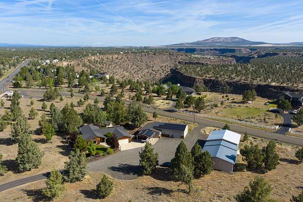 5.74 Acres of Land with Home for Sale in Terrebonne, Oregon