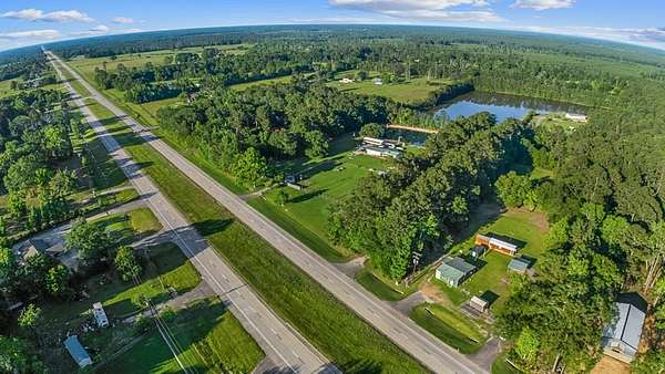 2.6 Acres of Improved Commercial Land for Sale in Kirbyville, Texas