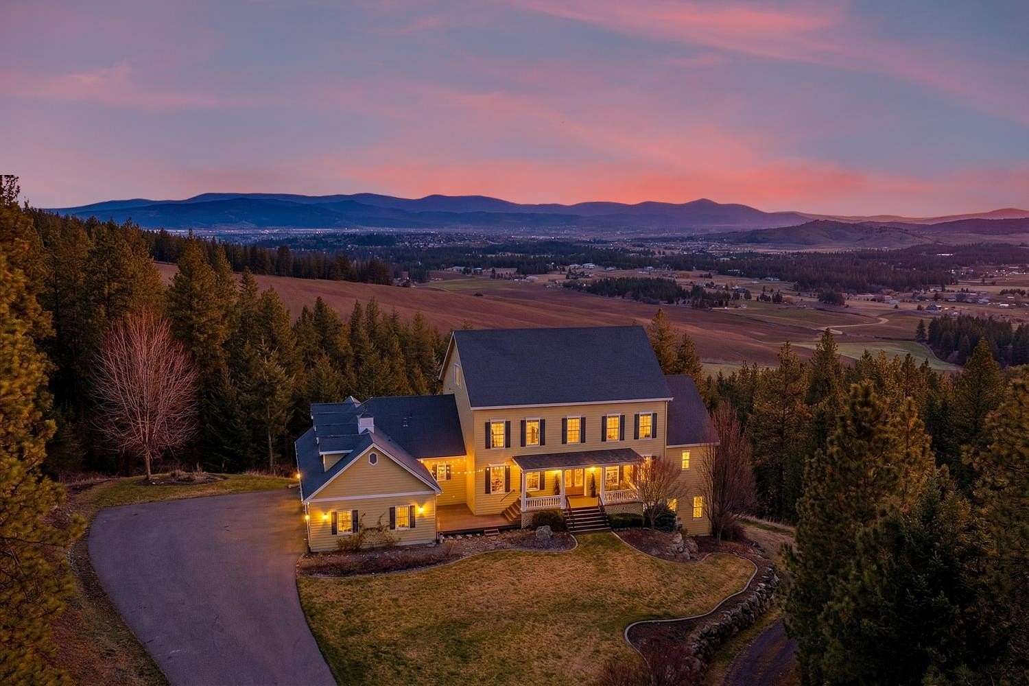 13.6 Acres of Land with Home for Sale in Greenacres, Washington