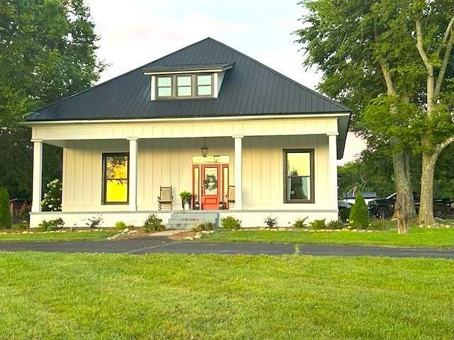 6 Acres of Land with Home for Sale in Shelbyville, Tennessee