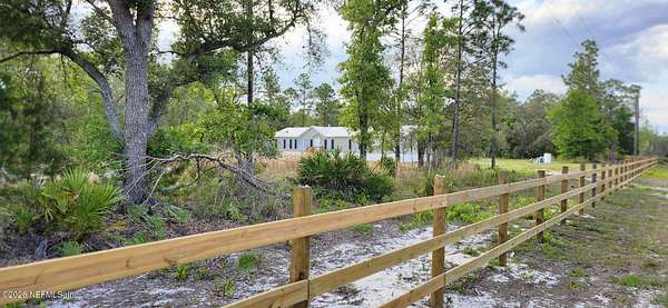 2.25 Acres of Land with Home for Lease in Palatka, Florida