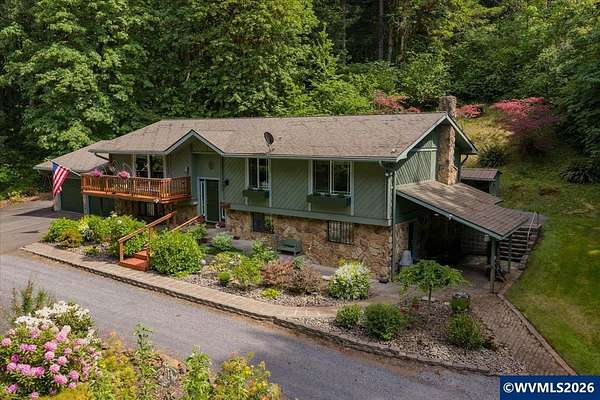 20 Acres of Land with Home for Sale in Sweet Home, Oregon