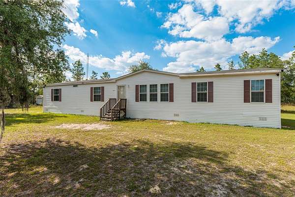 2.5 Acres of Land with Home for Sale in Williston, Florida