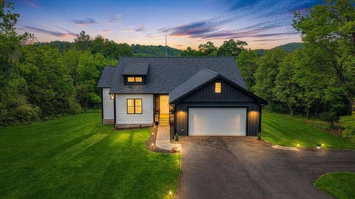 1.5 Acres of Land with Home for Sale in Roanoke, Virginia